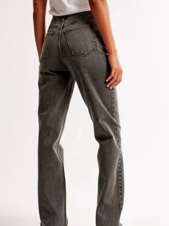 Abercrombie & Fitch Denim - Abercrombie Curve Love High Rise 90s Relaxed Jean, Grey Wash – Size 33 / 16